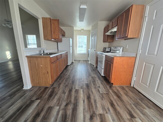 Building Photo - 102 Wilson St