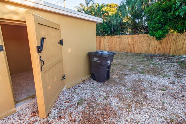 Building Photo - 954 Omar Rd