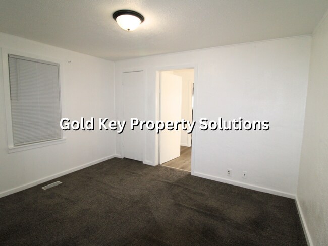 Building Photo - 2 BR 2 BA House with 2-Car Garage and Cent...