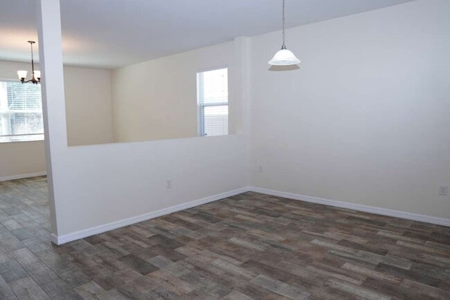 Building Photo - 2330 Avellino Ave