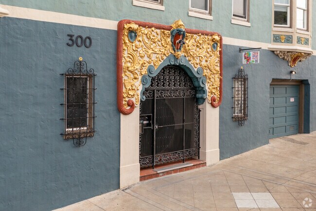 Entrance - 300 Buchanan