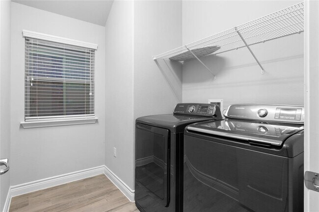 Building Photo - 7704 Vista Mejor Dr