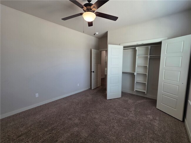 Building Photo - 2905 SW Satinwood Cove