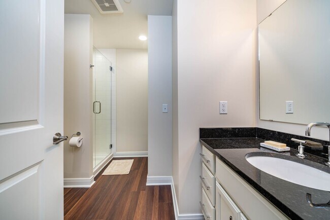 Building Photo - Fully Furnished, Short-Term Option