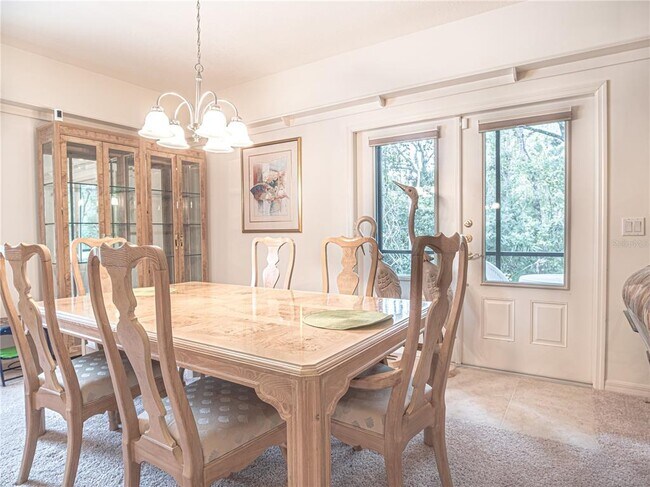 Building Photo - 920 E Lake Dr