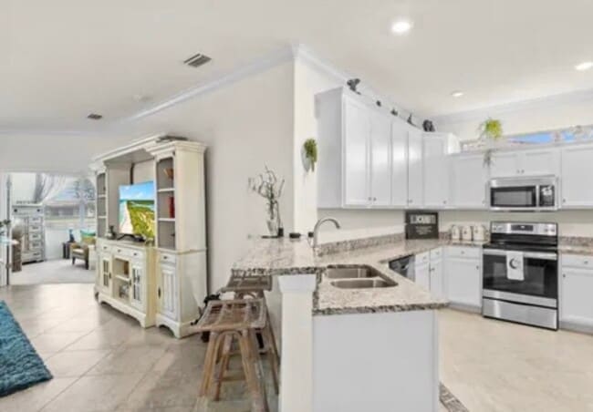 Building Photo - 12230 Amica Loop