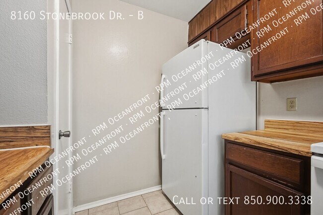 Building Photo - 8160 Stonebrook Dr