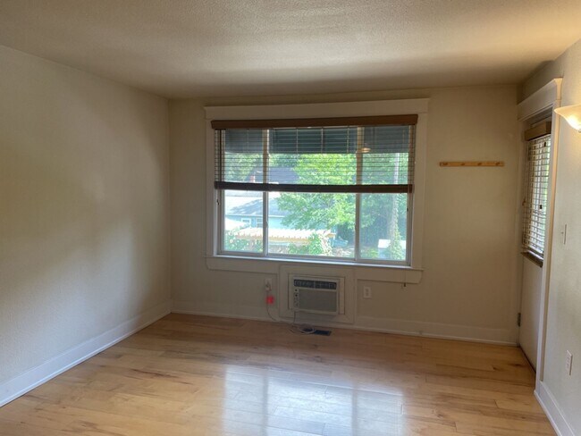 Building Photo - Walk to Old Town FoCo - 2bd 1ba Condo!