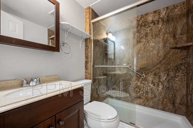 Building Photo - 903 W 15th St