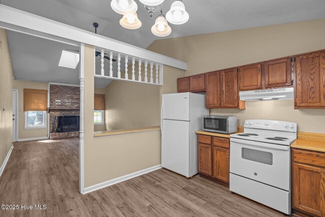 Building Photo - 141 Pine Crest Dr