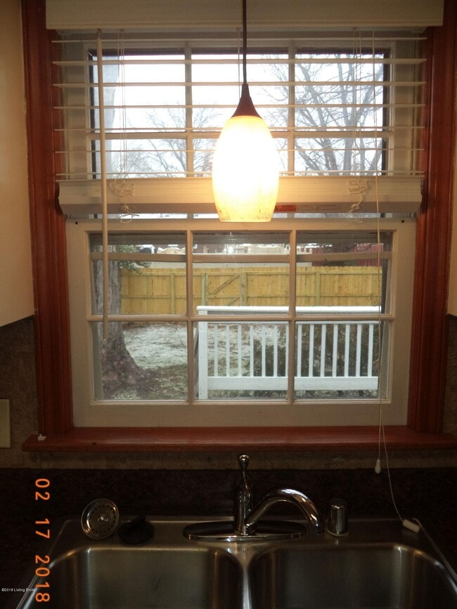 Building Photo - 905 Fenley Ave