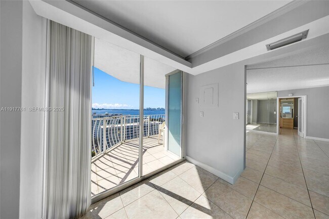 Building Photo - 7601 E Treasure Dr