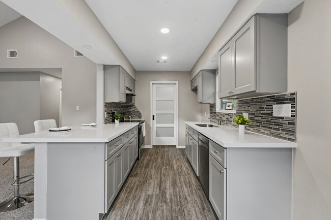 Building Photo - 17318 Broken Back Dr