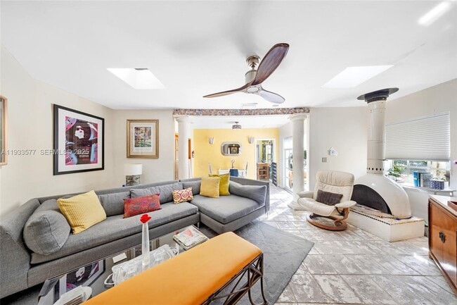 Building Photo - 1840 Tigertail Ave