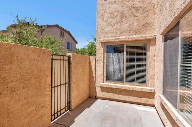 Building Photo - "Spacious 4-Bed Townhouse Oasis in Anthem – Modern Comfort Awaits!"