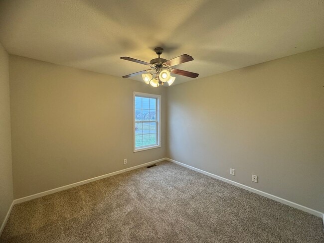 Building Photo - Gorgeous Single Family Home in Clarksville