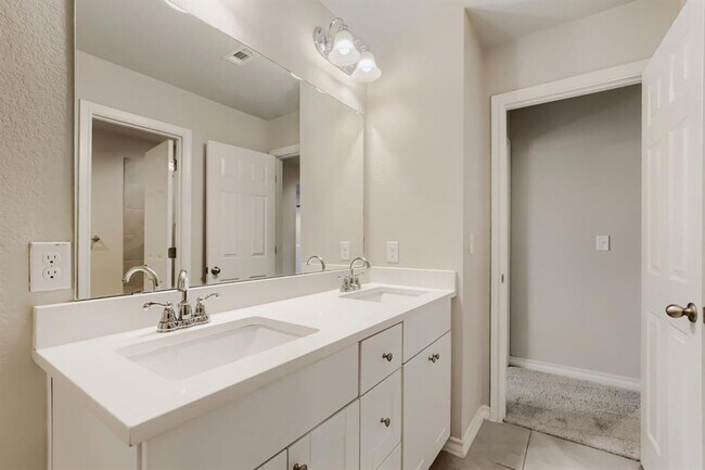 Building Photo - 173 Flexus Ln
