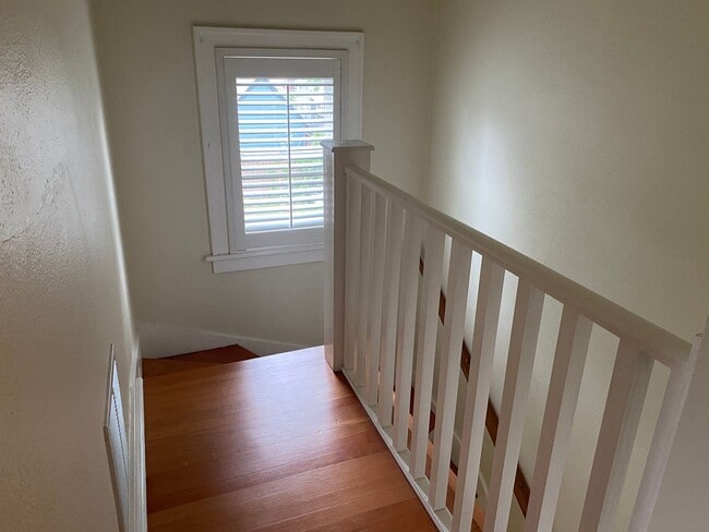 Building Photo - Arbor Lodge Bungalow!