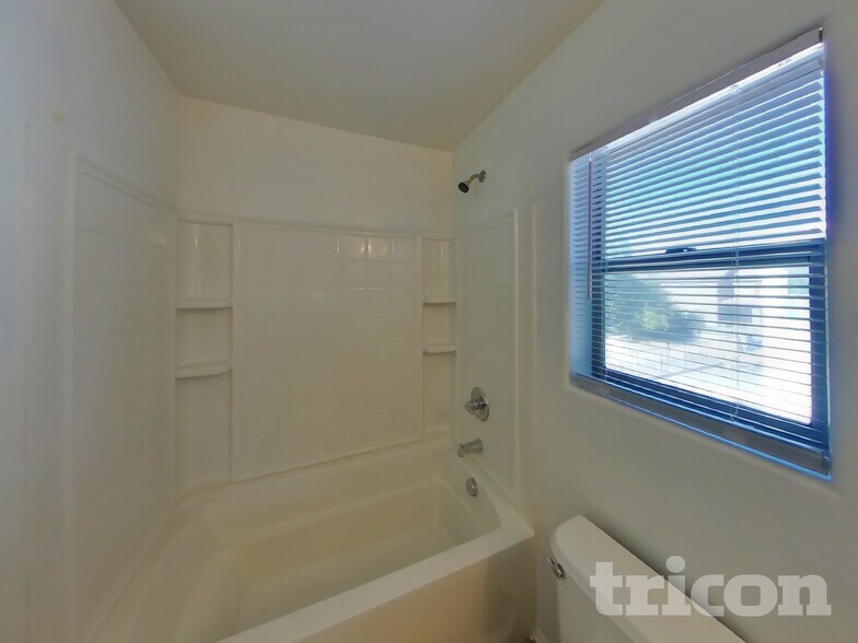 Building Photo - 4912 N 109th Ave