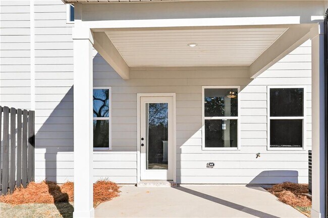 Building Photo - 548 Madison St