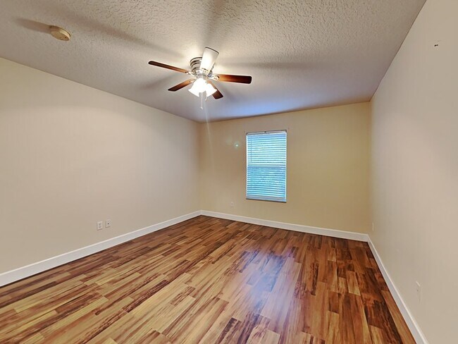 Building Photo - 589 Errol Pkwy