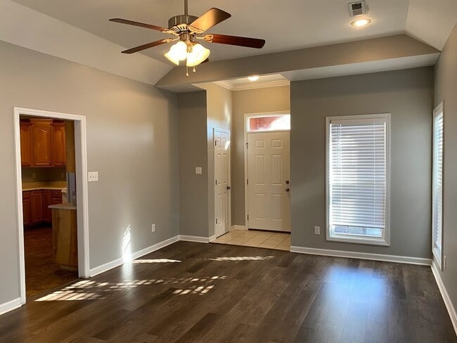 Building Photo - 3514 Choctaw Dr SE