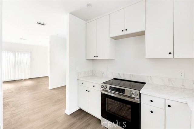 Building Photo - 7046 White Oak Ave