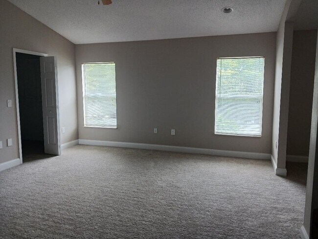 Building Photo - 2012 Fern Ridge Ct