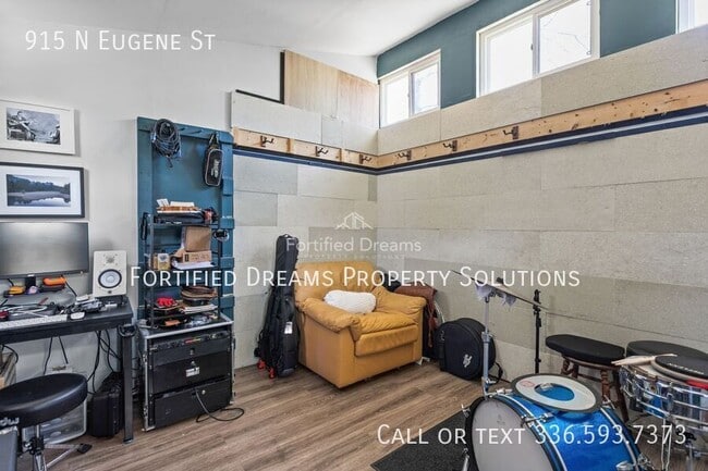 Building Photo - 915 N Eugene St
