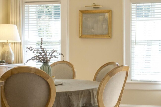 Building Photo - 801 Durant Pl NE