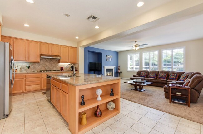 Building Photo - Breath-Taking 4/3. Backyard Oasis w/4 Car Garage!  Please read ad for viewings!