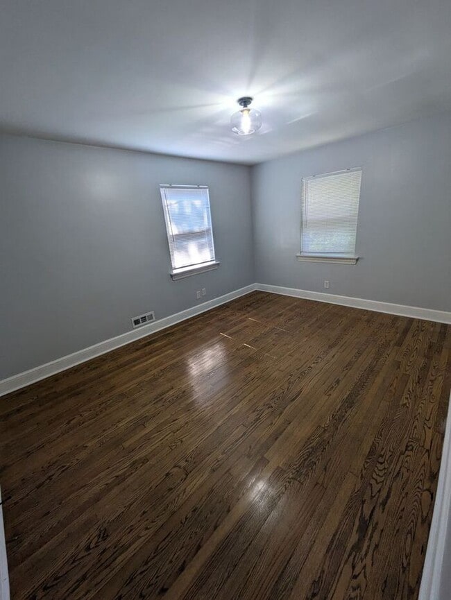 Building Photo - 2BD/1BA Duplex in Hickory