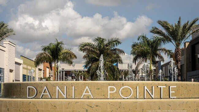 Building Photo - Meadowbrook Lakes View East Condominiums - Dania Beach