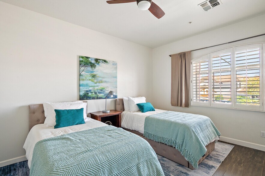 Building Photo - 13010 E Shangri La Rd