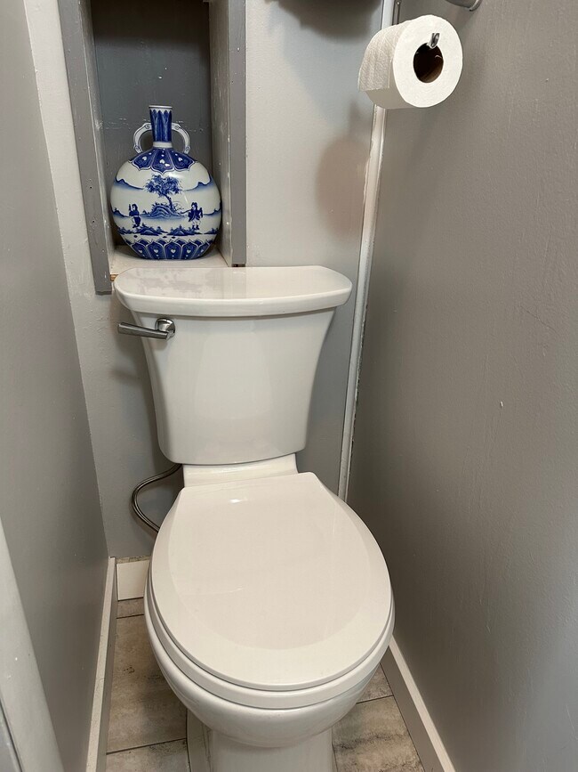 Building Photo - 2425 N Headley Rd