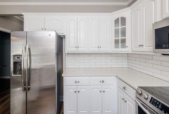 Building Photo - 4893 Somerset Dr