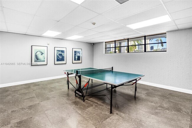 Building Photo - 200 Leslie Dr