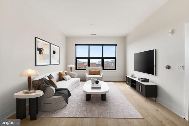 Building Photo - 701 Swann Ave