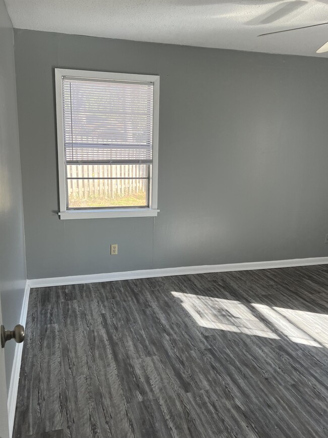 Building Photo - 2314 Lily Dr