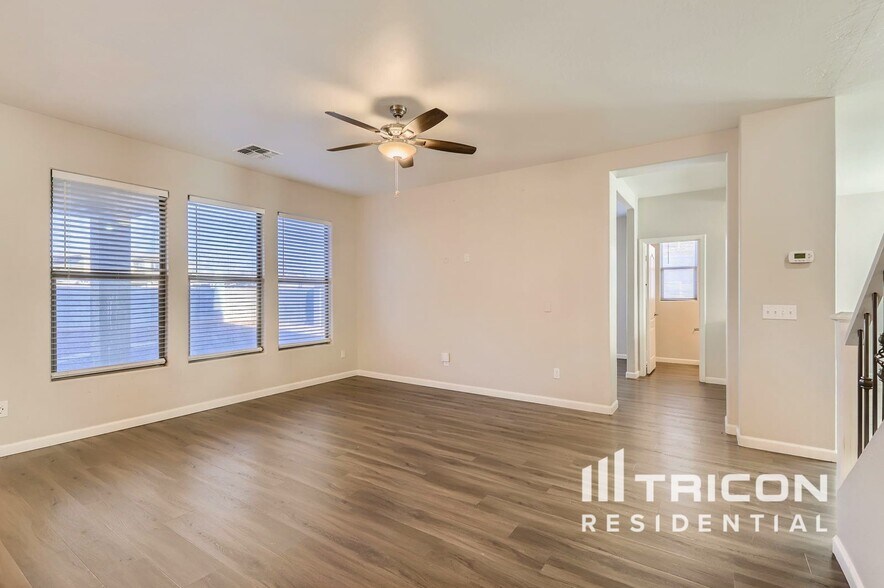 Building Photo - 26011 N Sandstone Way