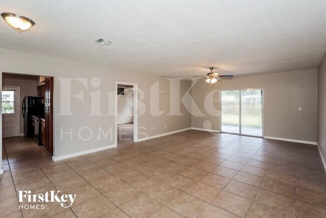 Building Photo - 1815 NW 185th Ter