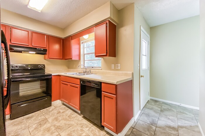 Building Photo - 39643 Meadowood Loop