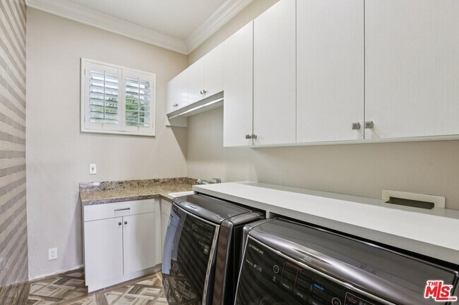 Building Photo - 27048 Triumph Ave