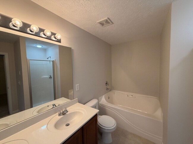 Building Photo - 3 Bed 2.5 Bath Townhome in Brentwood