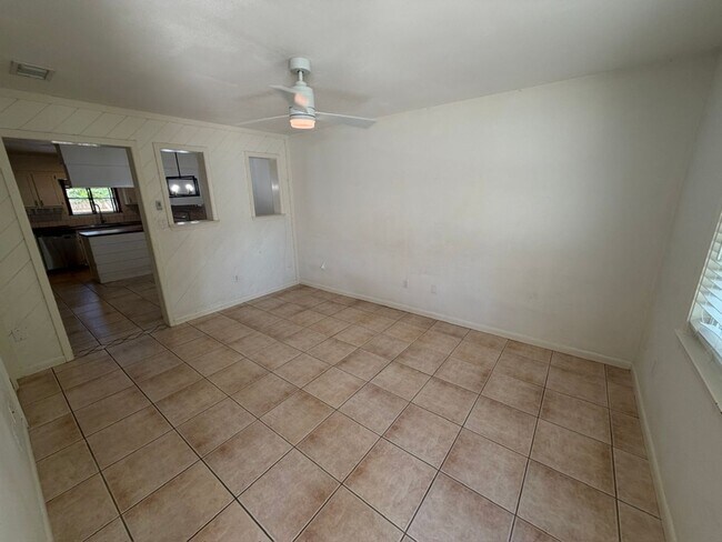 Building Photo - 299 Anchors Pl