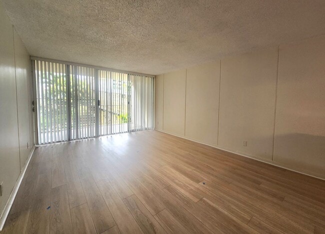 Building Photo - Northbrook-Melemanu in Waikalani Valley