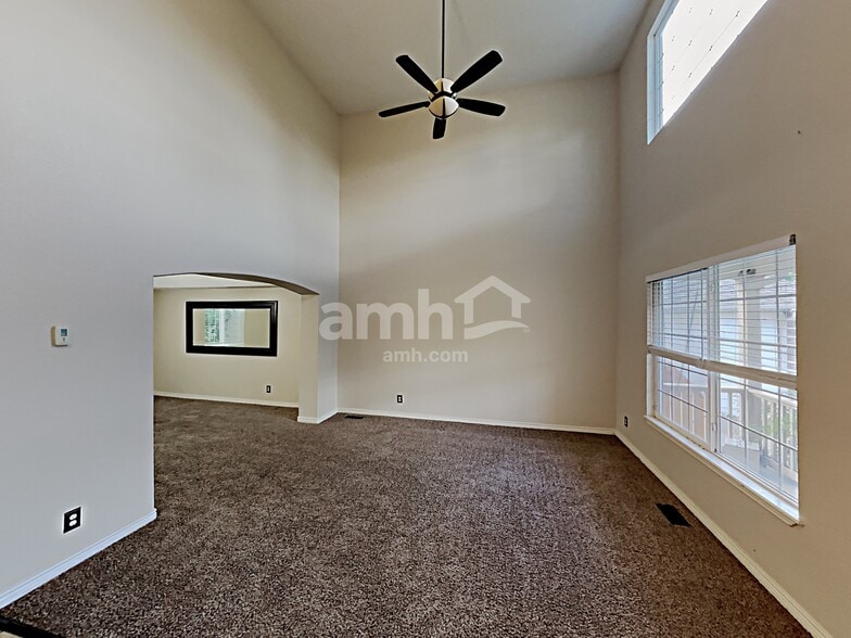 Building Photo - 950 Quarterhorse Trl