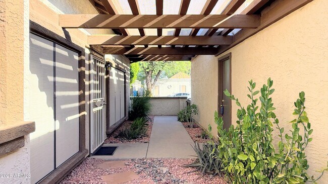 Building Photo - 4148 W Villa Maria Dr
