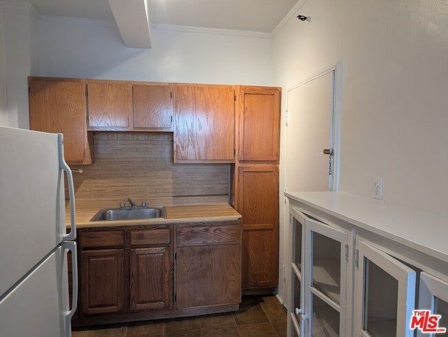 Building Photo - 634 S Gramercy Pl