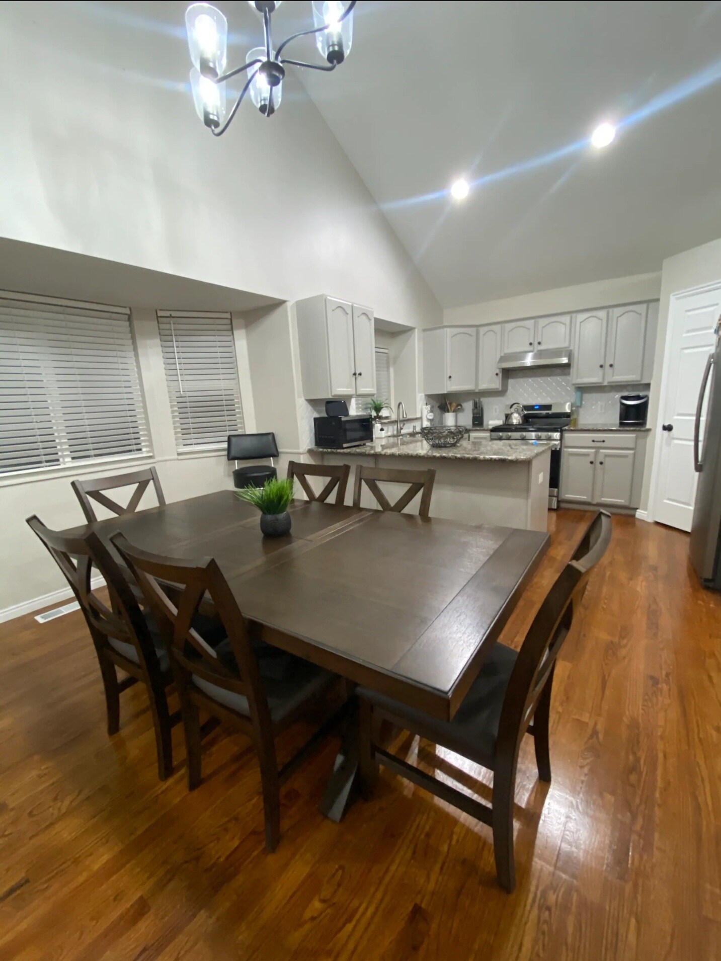 Building Photo - 1160 N Colonel Rd